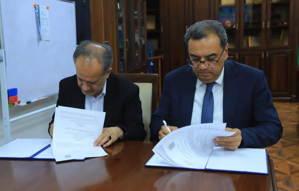 امضای یادداشت تفاهم همکاری دانشگاه بین‌المللی امام‌خمینی(ره) با دانشگاه دولتی بخارای ازبکستان