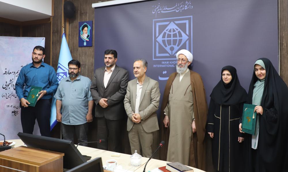 آیین تکریم و معارفه مسئولین سابق و جدید بسیج دانشجویی دانشگاه برگزار شد