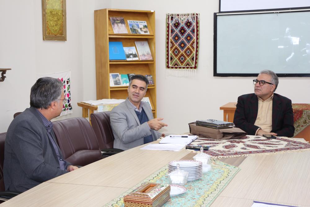 دیدار و گفتگوی رئیس مرکز آموزش زبان فارسی دانشگاه بوعلی سینا با رئیس مرکز آموزش زبان فارسی دانشگاه