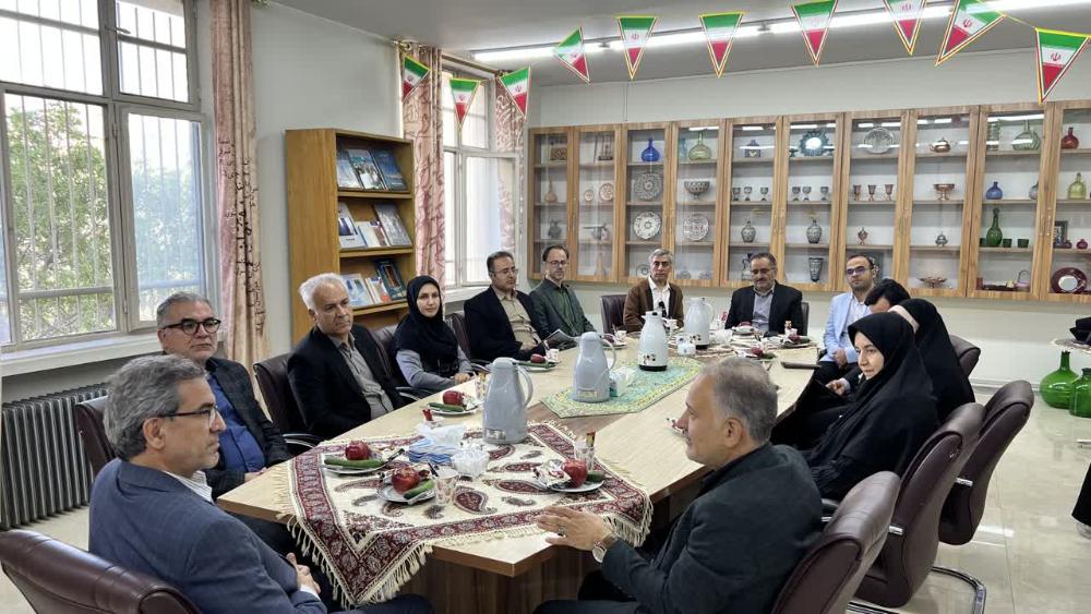 بازدید معاون آموزشی وزارت علوم از مرکز آموزش زبان فارسی دانشگاه